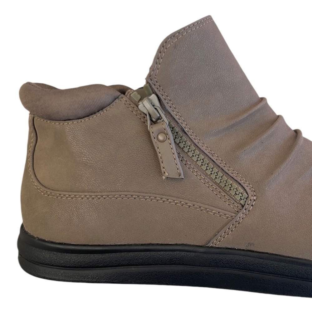Like New Clarks Breeze Range Slouch Booties Taupe Size 9 - Picture 2 of 9